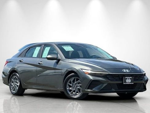 Used 2024 Hyundai Elantra SEL FWD image 2
