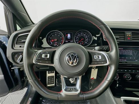 Used 2018 Volkswagen Golf 4-Door image 11