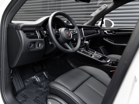 New 2026 Porsche Macan AWD/4WD image 4