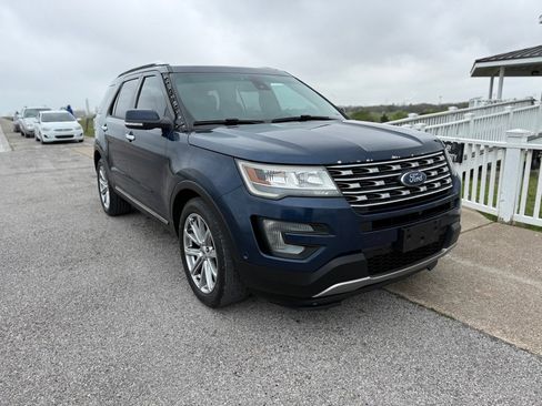 Used 2017 Ford Explorer Limited w/ Equipment Group 301A FWD image 3