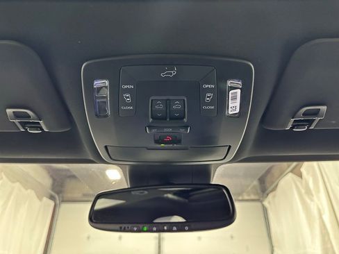 Used 2025 Toyota Sienna XSE image 43