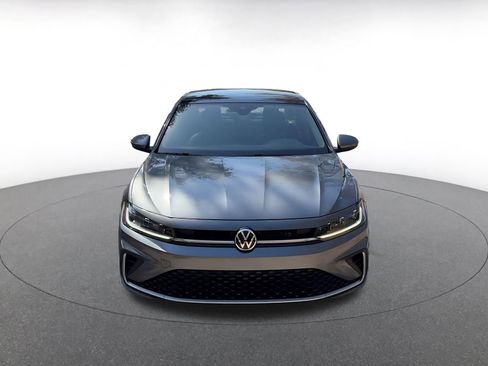 Used 2025 Volkswagen Jetta SE image 4