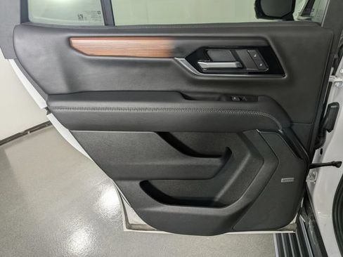 Used 2025 GMC Yukon Denali w/ Denali Reserve Package AWD/4WD image 20