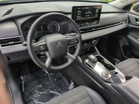 Used 2025 Mitsubishi Outlander SE FWD image 15