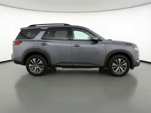 Used 2025 Nissan Pathfinder SV FWD image 11