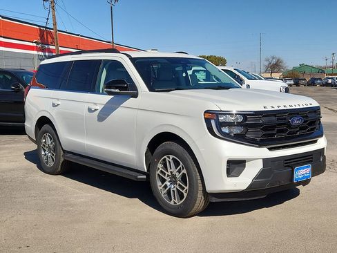 New 2026 Ford Expedition Active image 1