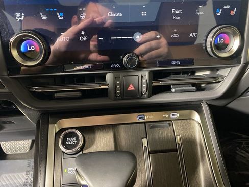 Used 2024 Lexus GX 550 image 21