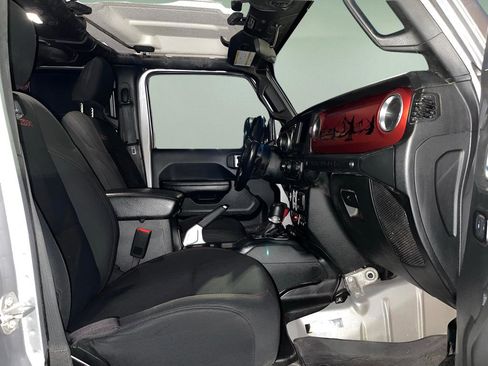 Used 2018 Jeep Wrangler Unlimited Rubicon image 25