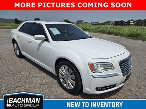 Used 2013 Chrysler 300 AWD w/ Driver Convenience Group image 1