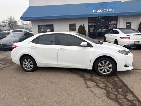 Used 2019 Toyota Corolla LE image 4