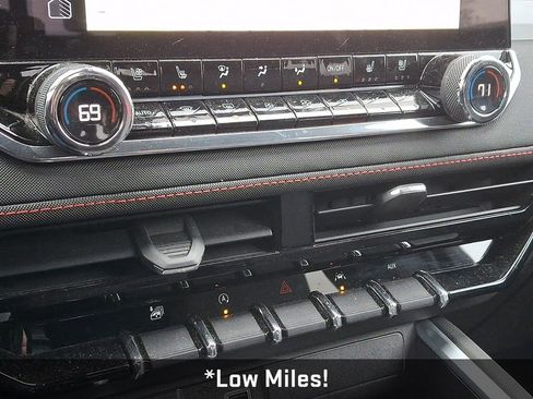 Used 2023 Chevrolet Colorado Z71 w/ Z71 Convenience Package 2 image 15