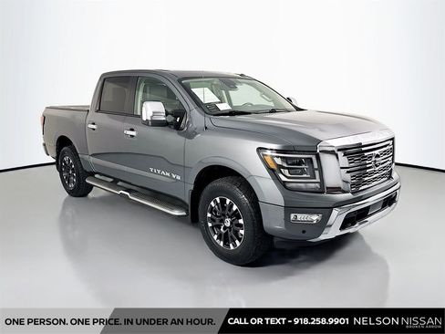 Used 2020 Nissan Titan SL w/ Moonroof Package AWD/4WD image 3