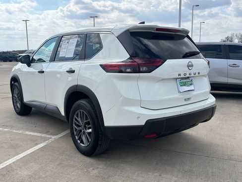 Used 2024 Nissan Rogue S image 4