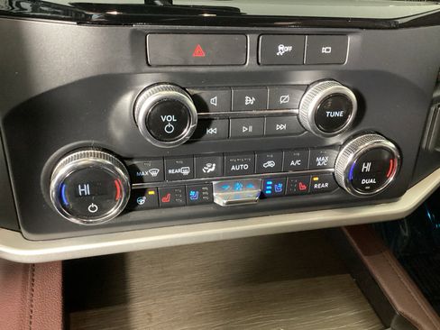 Used 2022 Ford Expedition Max Limited image 30