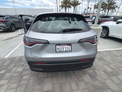 Used 2023 Honda HR-V LX image 3