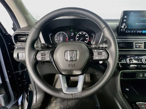 Used 2025 Honda Pilot EX-L image 16