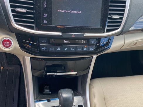 Used 2017 Honda Accord EX-L image 9