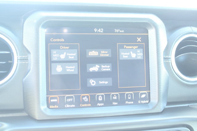 Used 2022 Jeep Wrangler Unlimited Sahara w/ Cold Weather Group AWD/4WD image 21