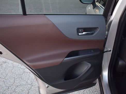 Used 2021 Toyota Venza Limited image 37