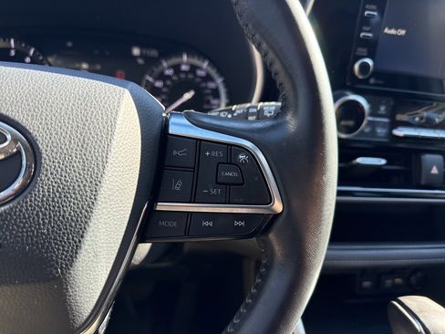 Used 2020 Toyota Highlander XLE image 31