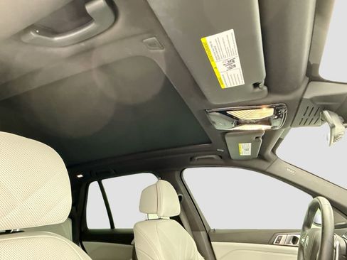 Used 2024 BMW X5 xDrive40i w/ Premium Package image 17