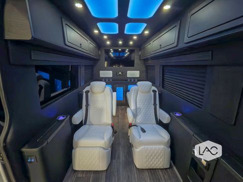 Used 2025 Mercedes-Benz Sprinter 3500 image 8