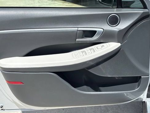 Used 2025 Hyundai Sonata SEL FWD image 12