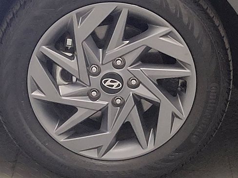 Used 2025 Hyundai Elantra Hybrid FWD image 31
