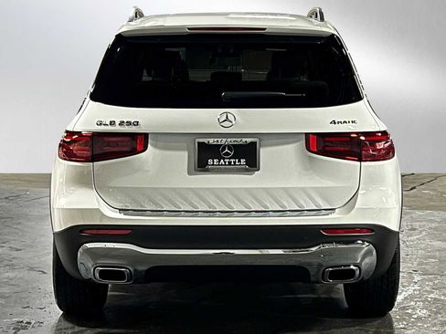 Certified 2025 Mercedes-Benz GLB 250 4MATIC image 4