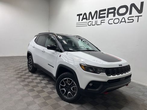 Used 2025 Jeep Compass Trailhawk AWD/4WD image 12