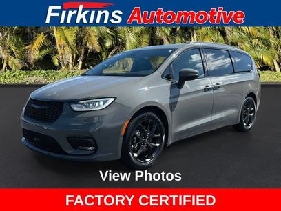 Used 2023 Chrysler Pacifica Touring-L w/ S Appearance Package