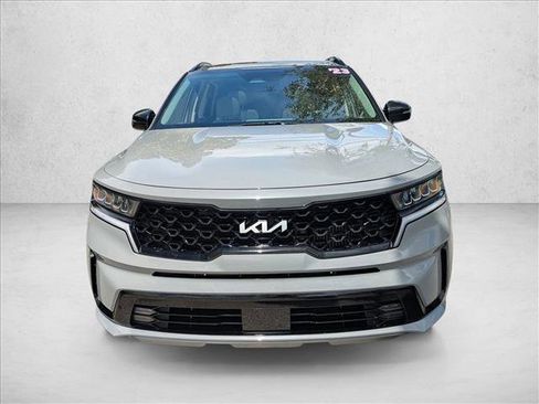 Used 2023 Kia Sorento EX w/ Panoramic Sunroof Package image 2