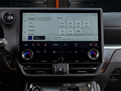 Used 2024 Lexus GX 550 image 25