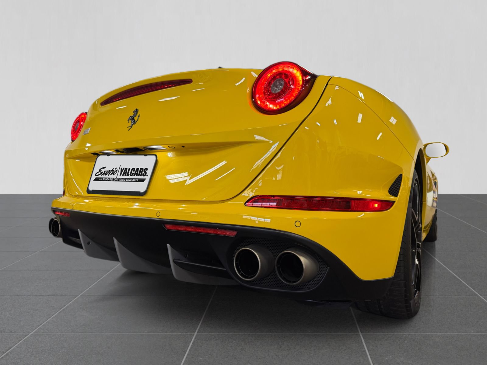 Used 2015 Ferrari California T RWD image 46