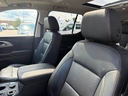 Used 2019 Chevrolet Traverse LT w/ LT Premium Package AWD/4WD image 14