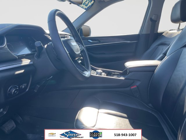 Used 2023 Jeep Grand Cherokee Limited w/ Black Appearance Package AWD/4WD image 10