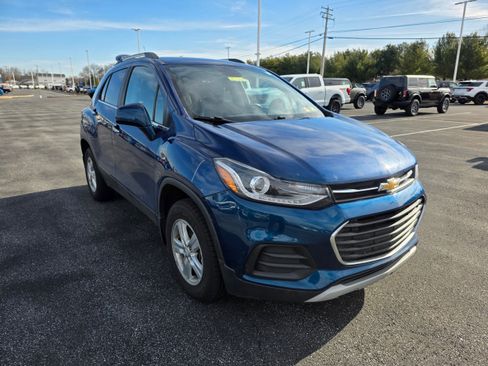 Used 2019 Chevrolet Trax LT w/ LT Convenience Package image 6