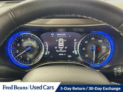 Used 2023 Chrysler Pacifica Touring-L FWD image 18