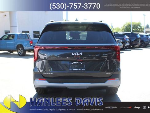 New 2026 Kia Carnival EX image 8