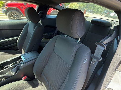 Used 2013 Ford Mustang Coupe RWD image 17