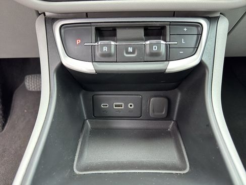 Used 2024 GMC Terrain SLE FWD image 24