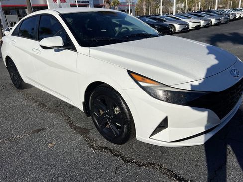 Used 2023 Hyundai Elantra SEL image 2