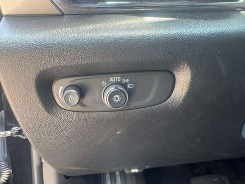 Used 2024 Chevrolet Traverse LT FWD image 16