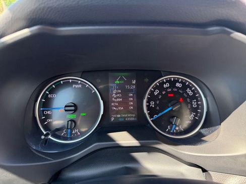 Used 2021 Toyota RAV4 XLE AWD/4WD image 31