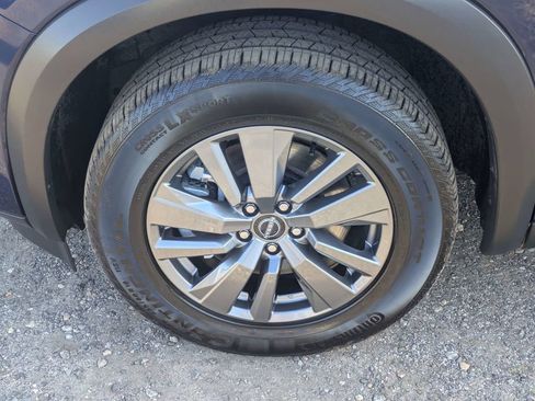 Used 2025 Nissan Pathfinder SV FWD image 10