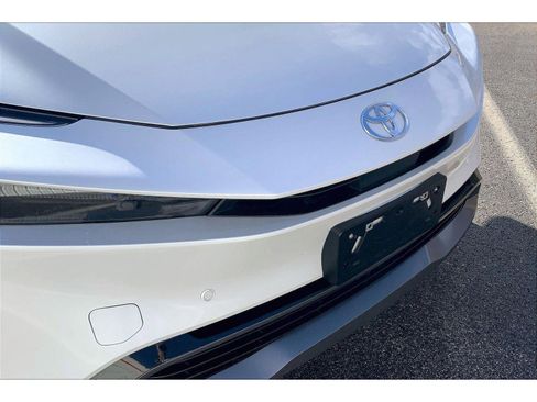 Used 2024 Toyota Prius XLE image 28