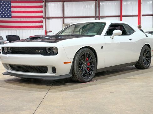 Used 2016 Dodge Challenger SRT Hellcat RWD image 1