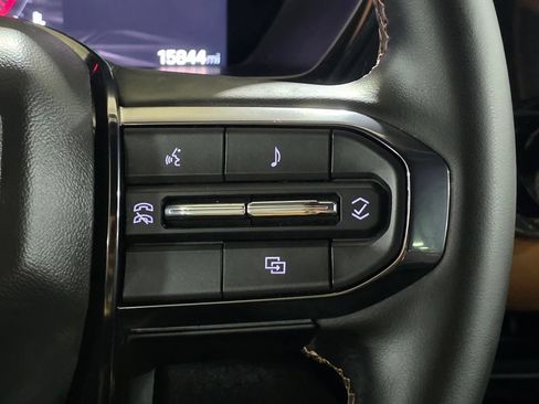 Used 2025 GMC Canyon AT4 AWD/4WD image 34