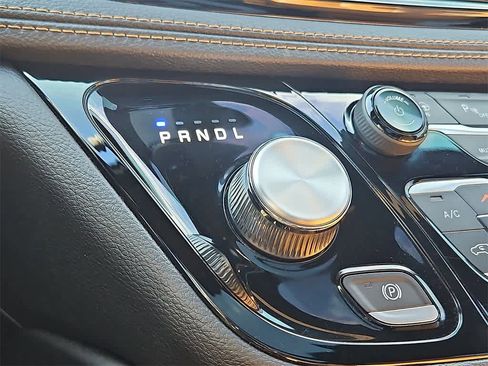 Used 2023 Chrysler Pacifica Pinnacle image 14