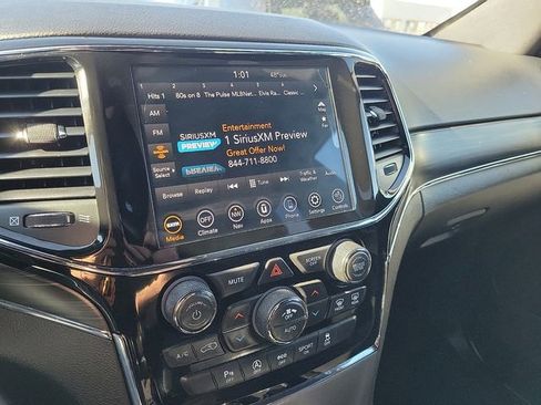 Used 2020 Jeep Grand Cherokee Limited image 17